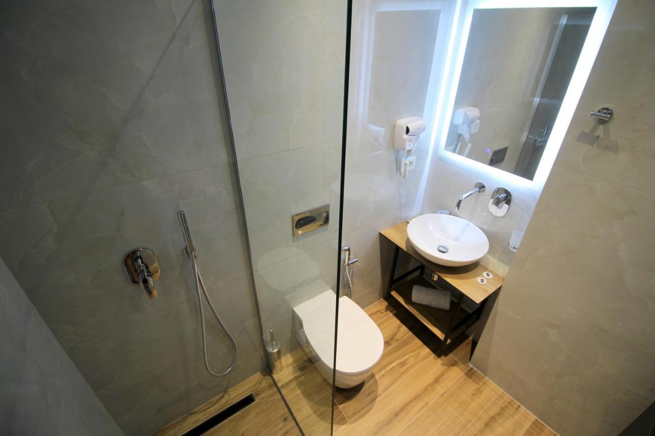 F&J Hotel Sarandë 외부 사진