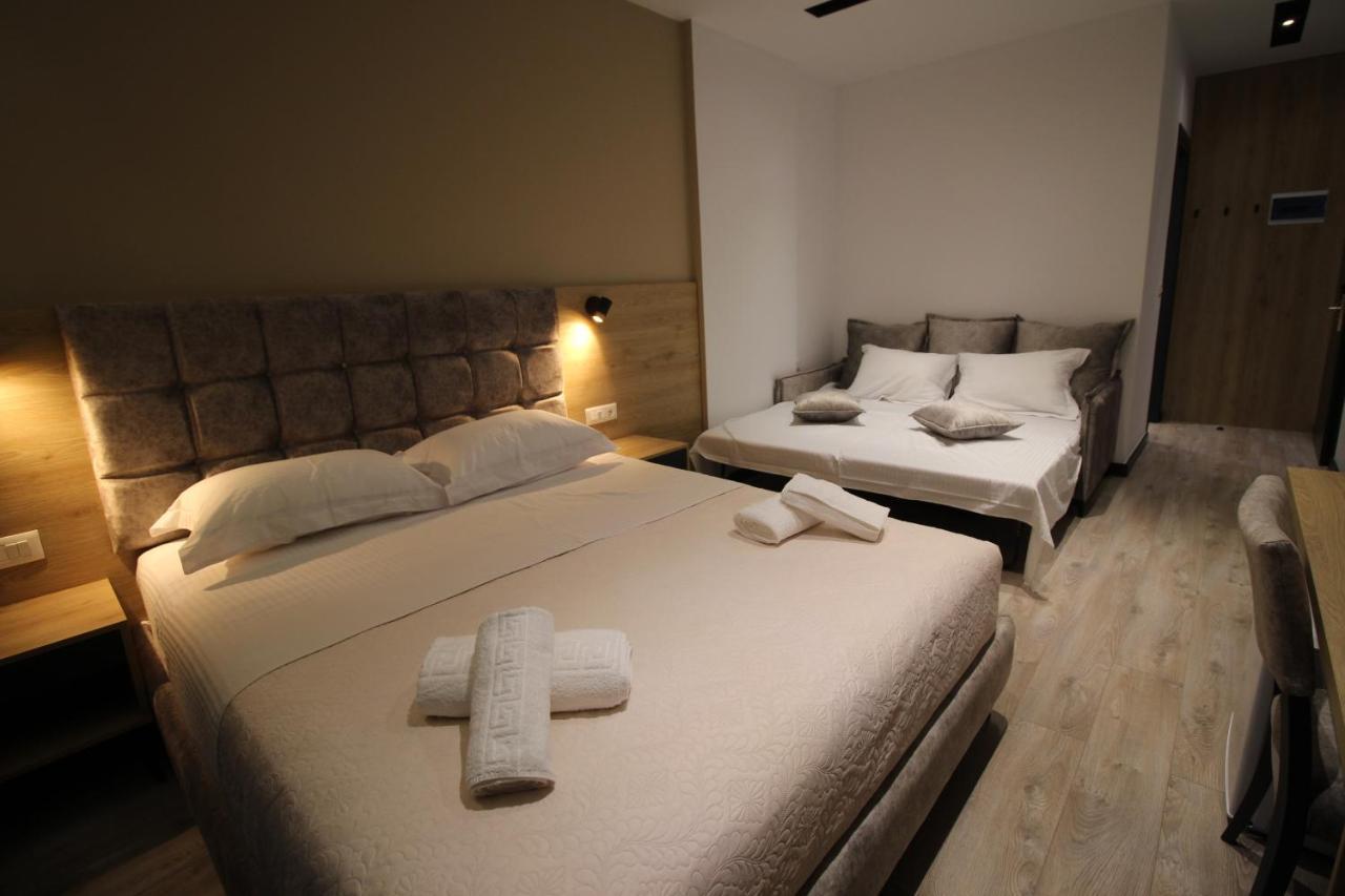 F&J Hotel Sarandë 외부 사진
