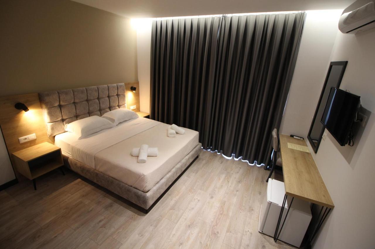 F&J Hotel Sarandë 외부 사진