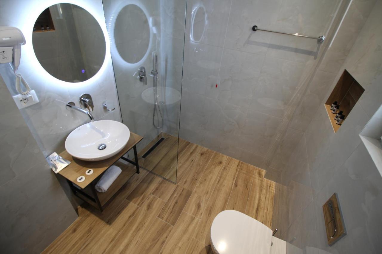F&J Hotel Sarandë 외부 사진