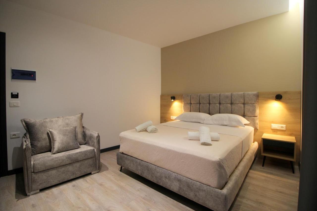F&J Hotel Sarandë 외부 사진