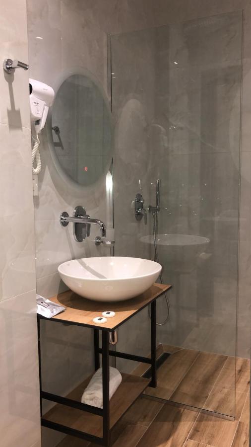 F&J Hotel Sarandë 외부 사진