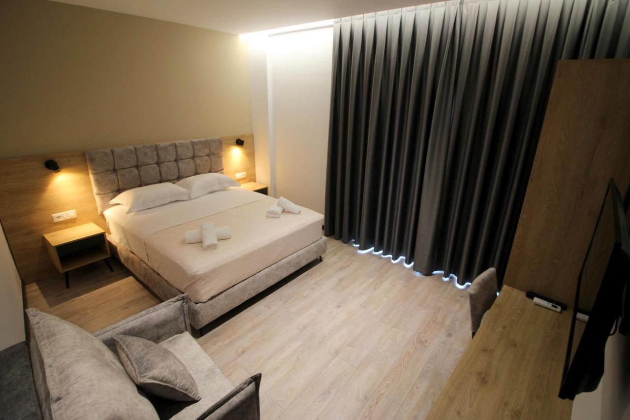 F&J Hotel Sarandë 외부 사진