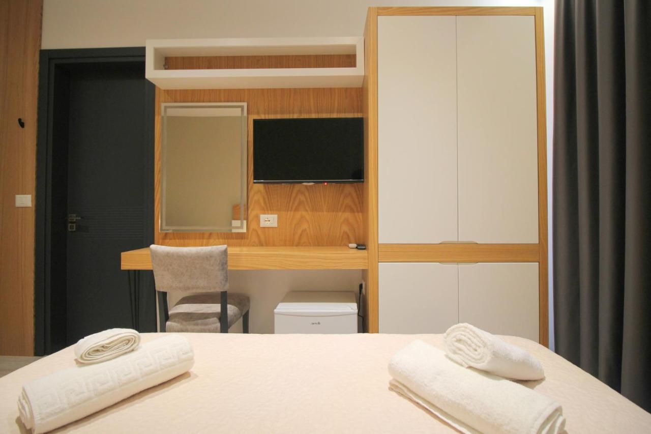 F&J Hotel Sarandë 외부 사진