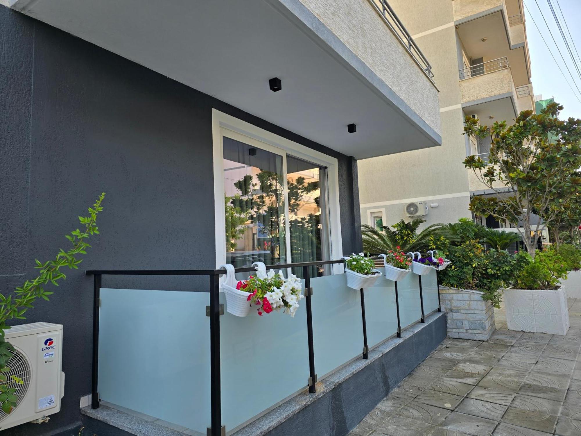F&J Hotel Sarandë 외부 사진