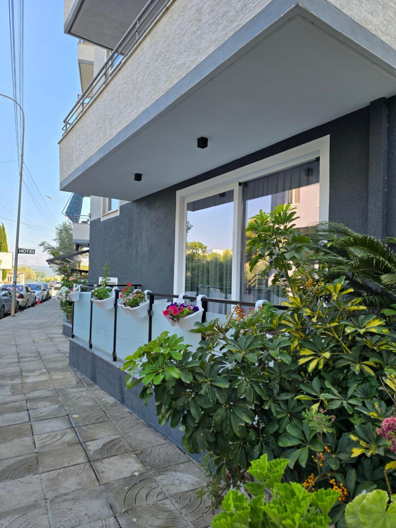F&J Hotel Sarandë 외부 사진