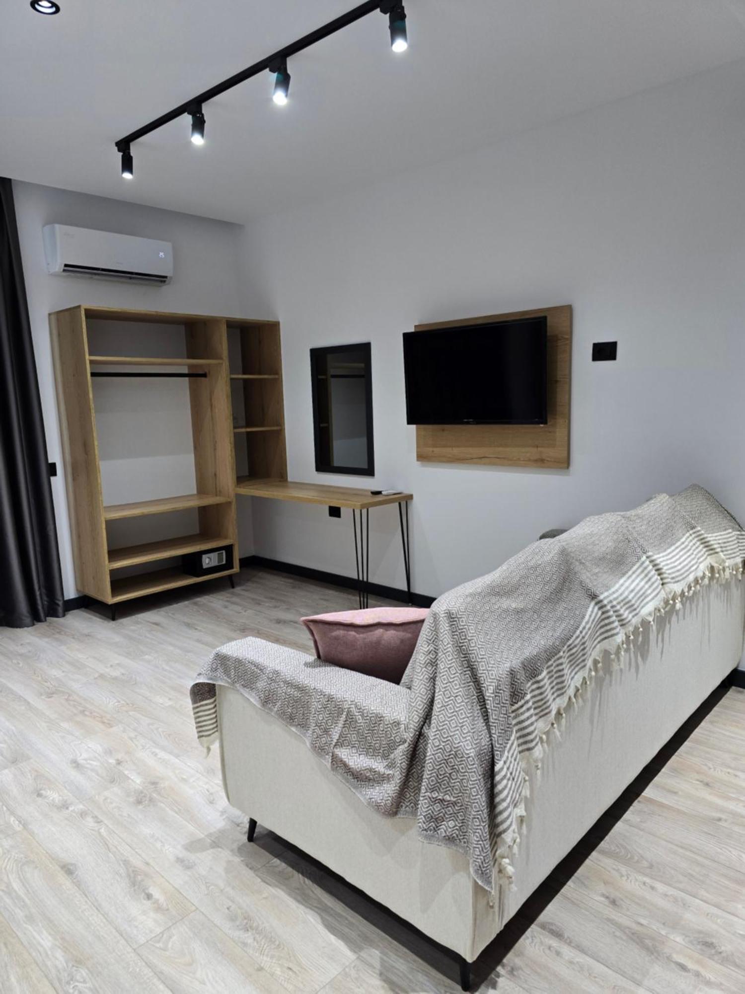 F&J Hotel Sarandë 외부 사진