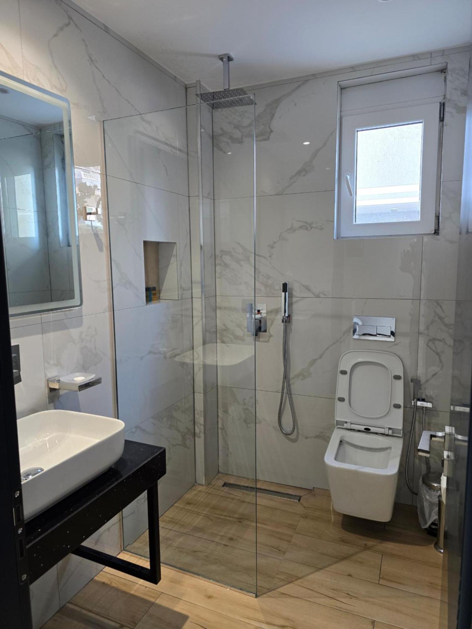F&J Hotel Sarandë 외부 사진